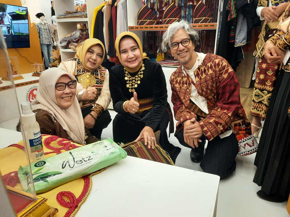 Desainer Didiet Maulana Lampung Craft 2023 Angkat Nilai-nilai Lokal Wastra Lampung - Yopie Pangkey-3@